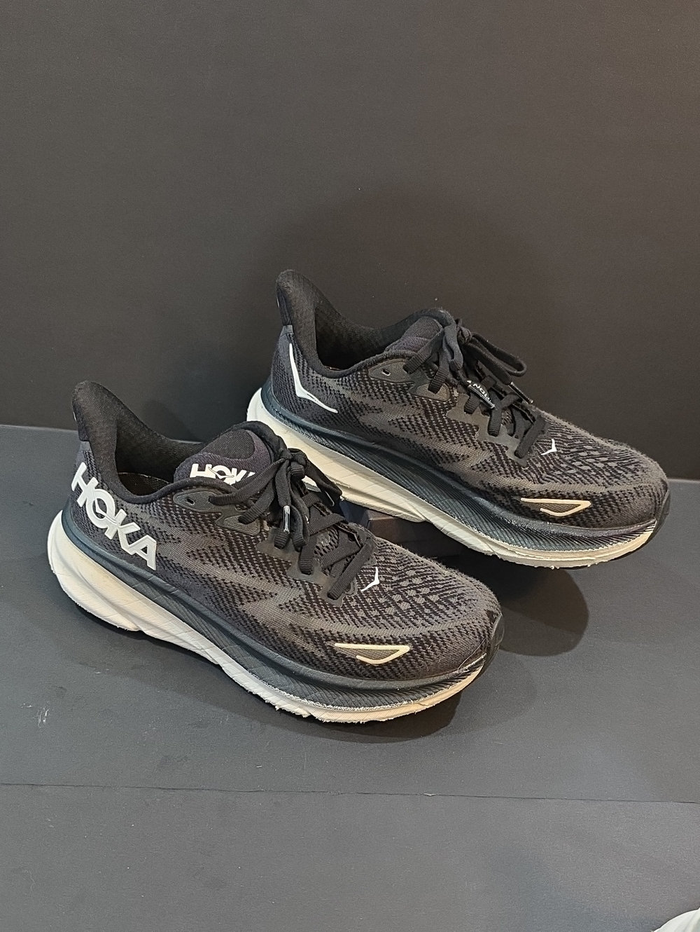 Hoka Clifton 9 Women's Black and White Cushioned Running Shoes Size 6.5
